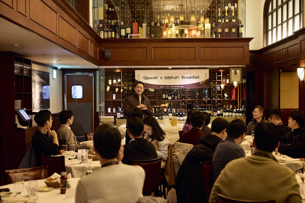 SBVA와 오픈AI는 10월 13일 서울 강남구 울프강스테이크하우스에서 오찬 행사를 열고, 오픈AI 측 관계자와 스타트업 창업자들 간 상견례를 주선했다. [사진=SBVA]